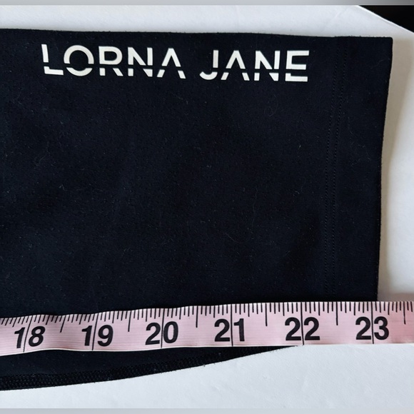 LORNA JANE Black LOGO LEGGINGS SIZE SM/MED, 26" Waist Athleisure Spell Out EUC - Picture 6 of 6